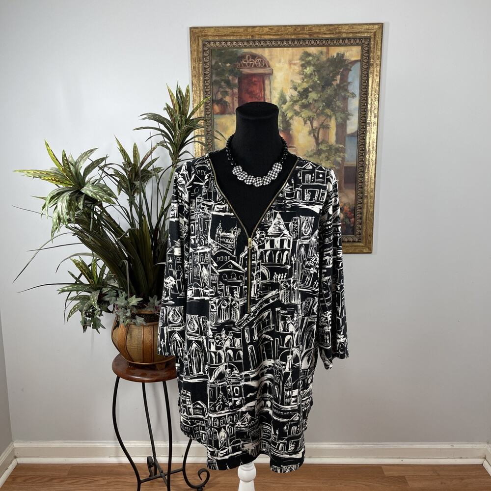 Belle Sky Travel 1X Black White Cityscape Print Zip Front Tunic‎ Top Plus